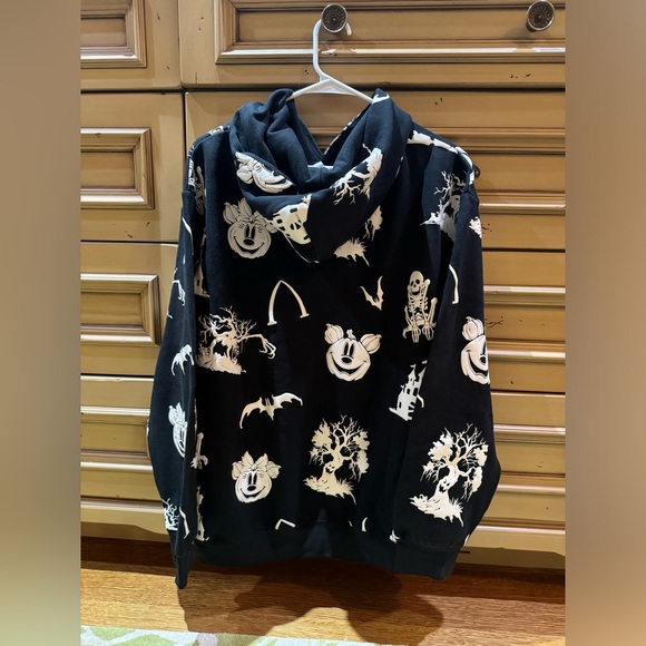 New with tags - Disney - Mickey & Minnie Mouse Halloween Glow-in-the-Dark Hoodie - Picture 3 of 10